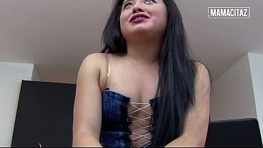 Gadis Latin Berisi Bengkok Ke Depan Pakai Rok Mini… Kontolnya Nggak Bisa Berhenti Meremas Pantat Itu.