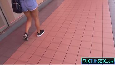 Gadis Thailand Abal-abal Diangkut Naik Tuk Tuk Terus Dibawa Ke Hotelnya Doi, Langsung Digebet Di Kamar.
