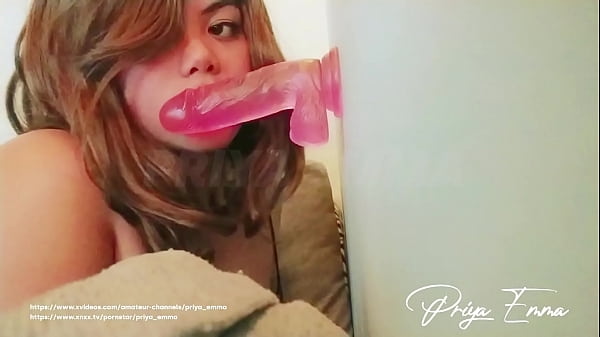 Tonton Aksi Hot Priya Emma, Cewek Indian-arab, Ngecesin Dildo Sampe Basah Kuyup