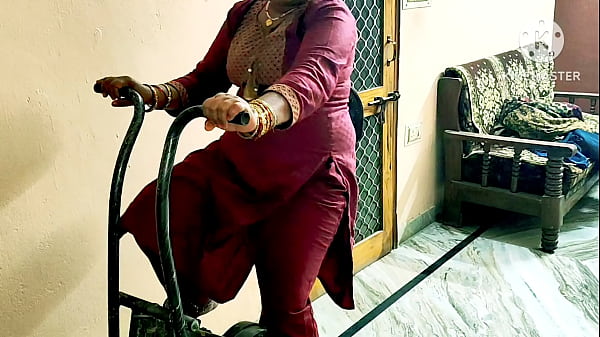Bhabhi India Bergoyang Di Gym, Bikin Bocah Gym Lemas