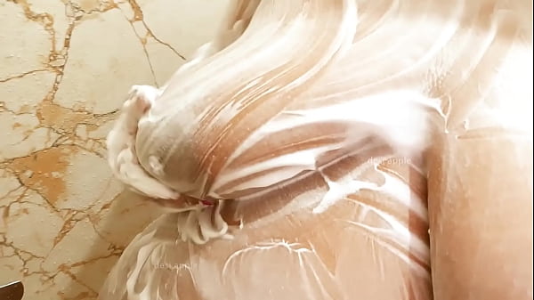 Desi Bhabhi Mandi Basah, Badan Mengkilat, Siap Digoyang.