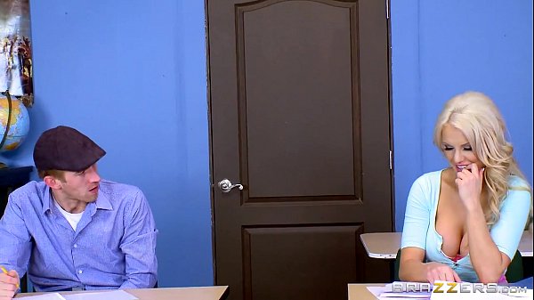 Ibu Guru Kenzie Taylor, Toket Gede Goyang Di Kelas, Bikin Murid Tegang