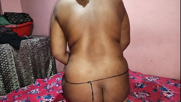 Bantuin Bos Bersihin Kontol, Pembantu Perawan Pertama Kali Pake Suara Hindi