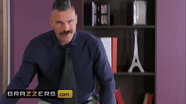 Kolega Seksi Monique Alexander & Charles Dera – Bos Dikendalikan Dari Jauh – Payudara Besar Di Kantor