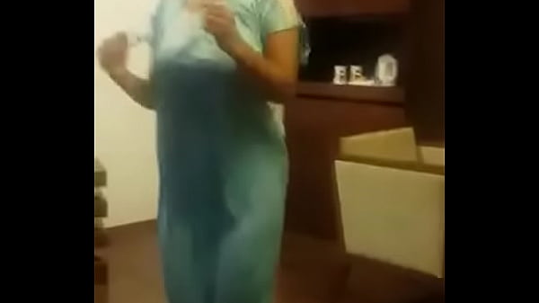 Tarian Desi Panas Bikin Ngilu, Goyangannya Bikin Makin Greget