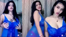 Joice Lingeri Biru Goyangannya Bikin Nafsu Naik.