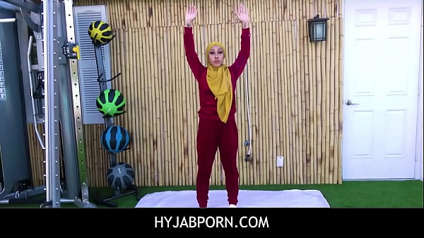 Pelatih Fitness Ngewe Klien Arab Eksotis Sambil Pake Hijab