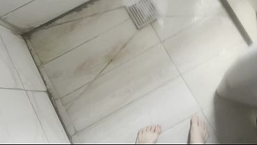 Gue Nemu Mainan Kontol Di Kamar Ibu Tiri Arab, Terus Gue Kasih Dia Nyobain Kontol Asli.