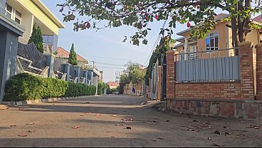 Astaga, Mama Arab Mainin Memek Sampe Basah Di Luar Rumah Deket Jalan Raya