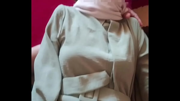 Saudari Tiri Berhijab Digebukin Pas Lebaran, Makin Seru Makin Basah.