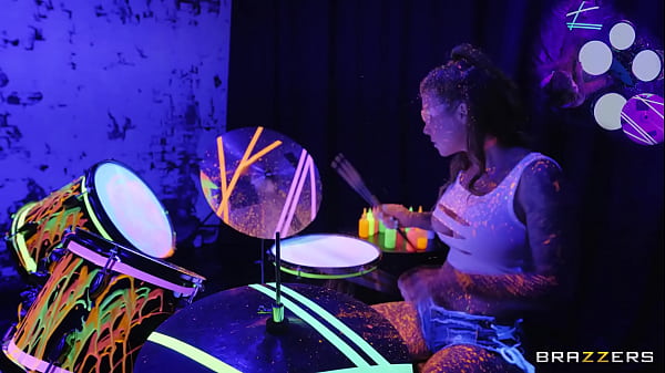 Tonton Trailer Penuh Bang The Drummer Dari Brazzers, Bikin Mendingin!