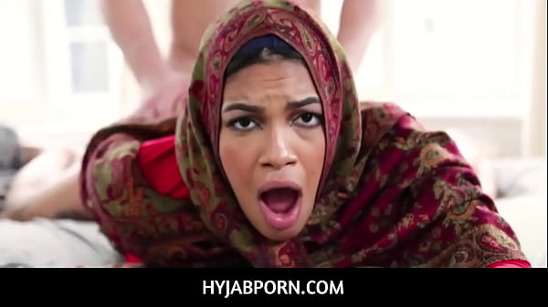 Maya Farrell, Si Cewek Arab Berhijab, Bokong Gede, Dijodohin Buat Nikah